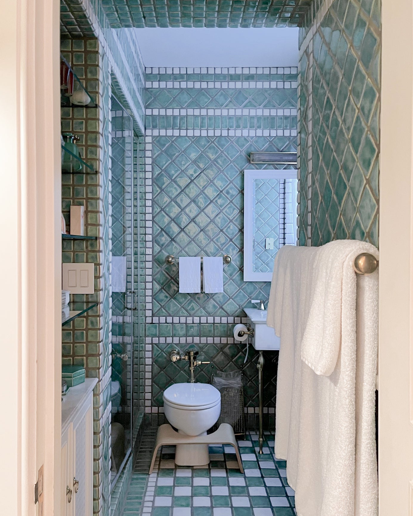 Manhattan Apartment Bathroom – Pewabic Pottery
