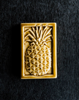 This high relief rectangular tile features a large pineapple with textured sides and spiky fronds. This tile has a plain border and comes in the deep golden Honey Gloss glaze.