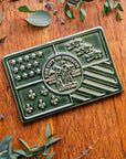 This Detroit Falg tile features the glossy deep green Kale glaze.