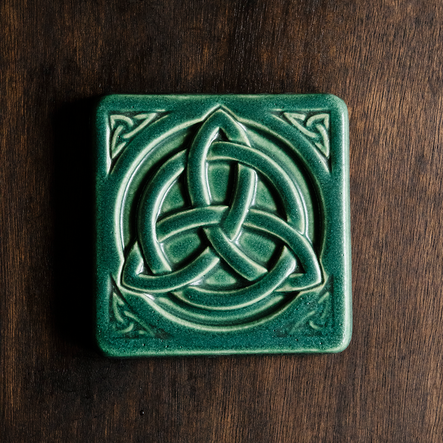 This tile features the matte deep green Evergreen glaze.