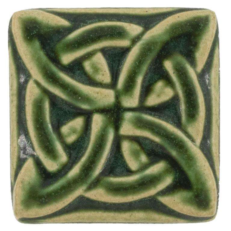 This Lover's Knot Tile features the matte organic green Leaf glaze.