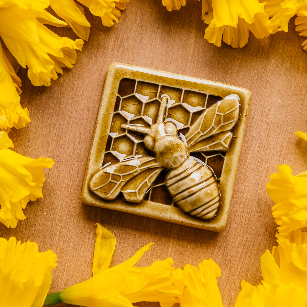Honeybee Tile – Pewabic Pottery