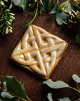 The 3 inch square Eternity Knot Tile includes the design of two oval shapes intertwined to create the Celtic Eternity knot.