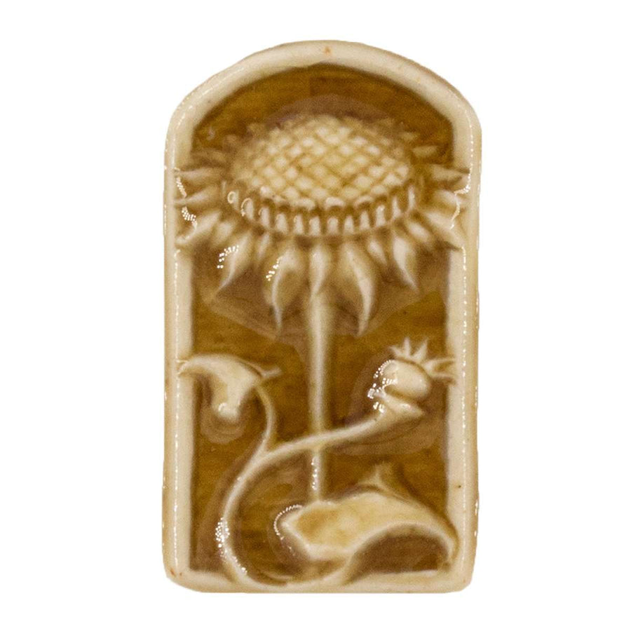 This pin comes in the deep golden Honey Gloss glaze.
