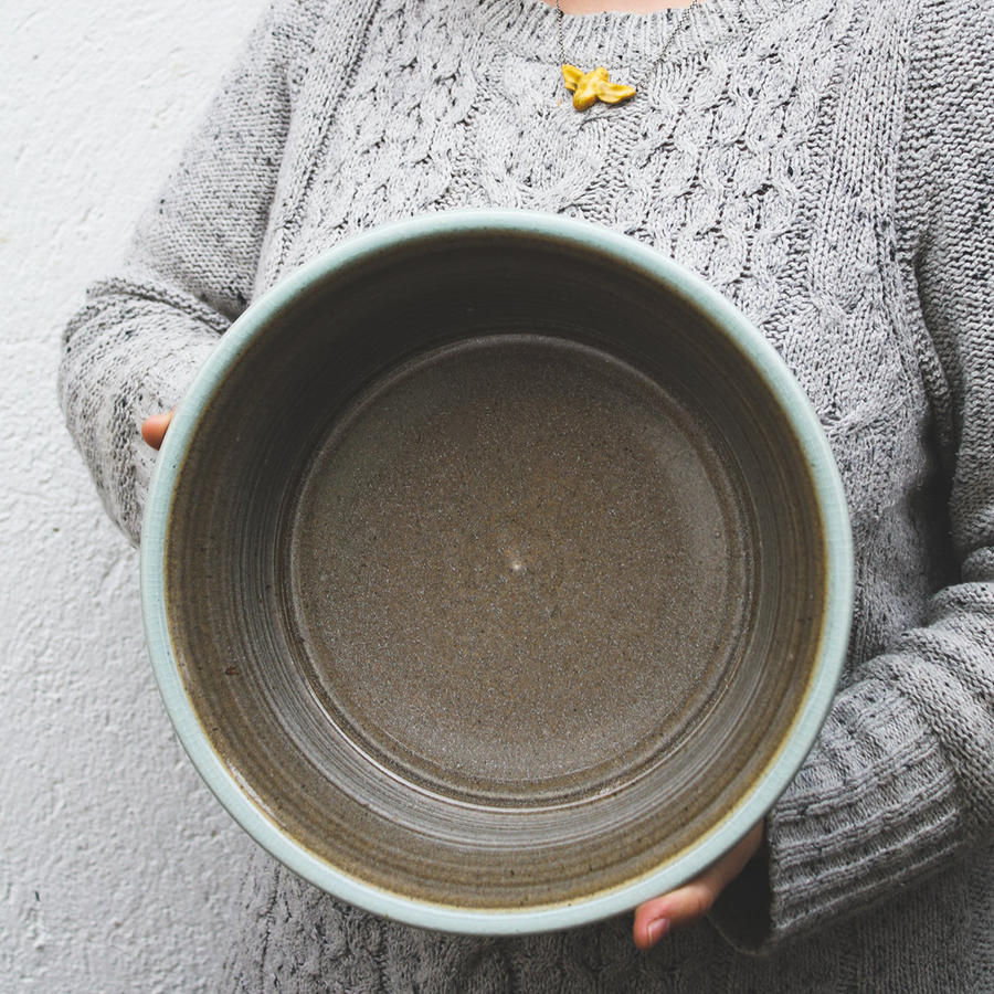 The inside of the Frost Mod Bowl features a medium gray color.