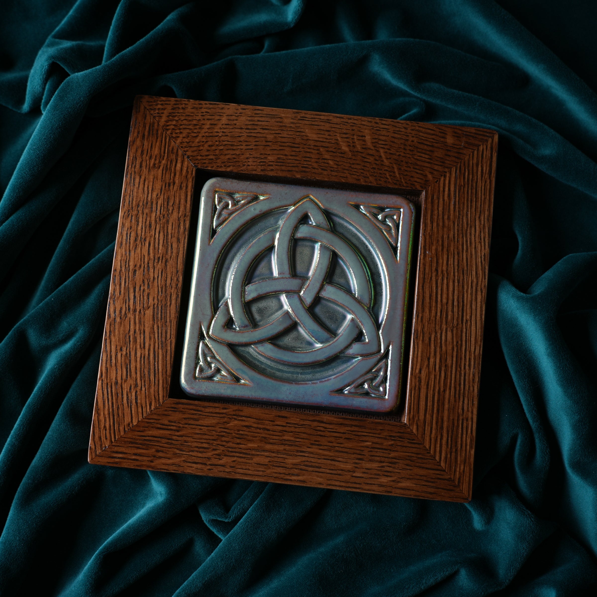 Framed Trinity Knot | Iridescent