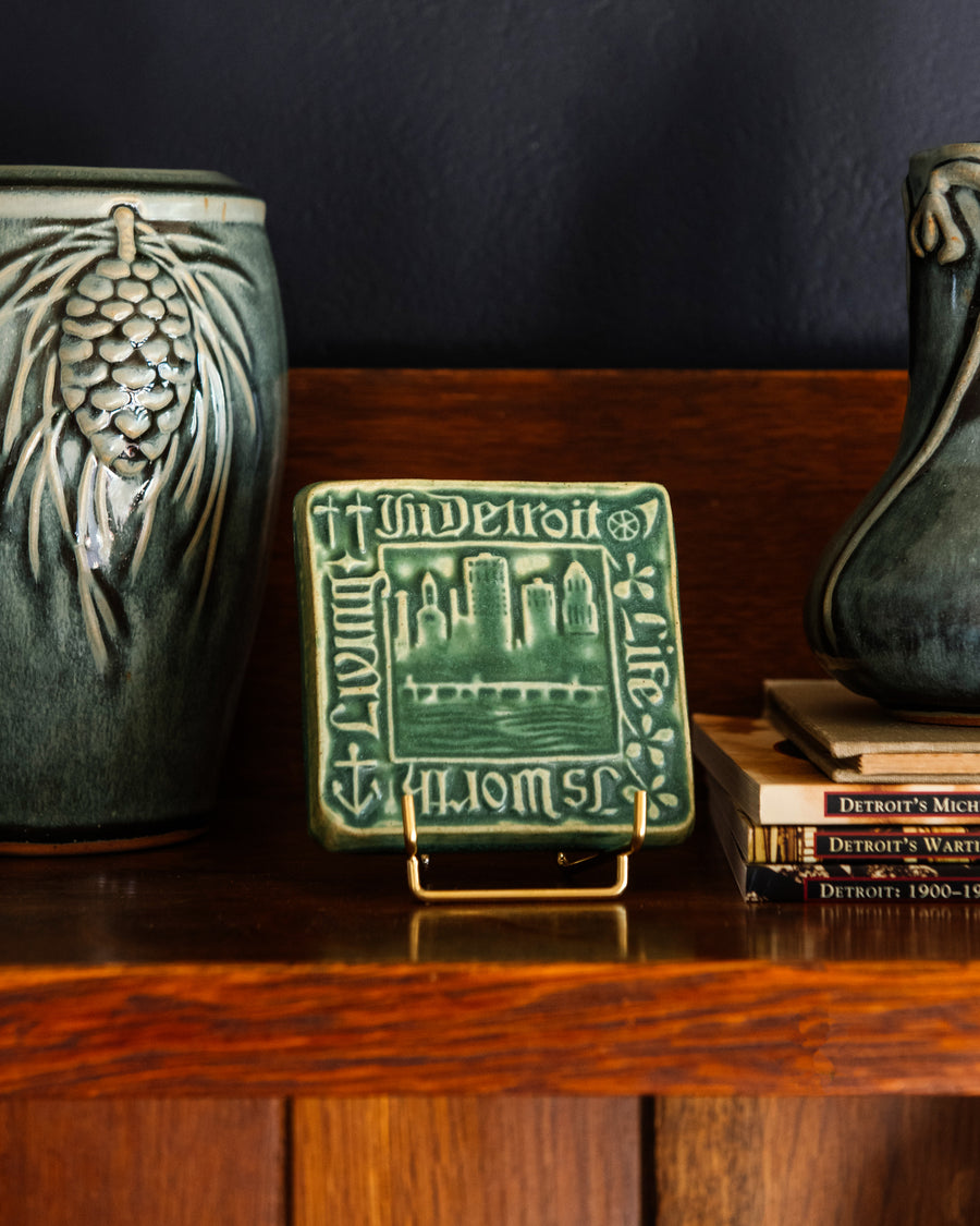 This tile features the matte organic green Leaf glaze.