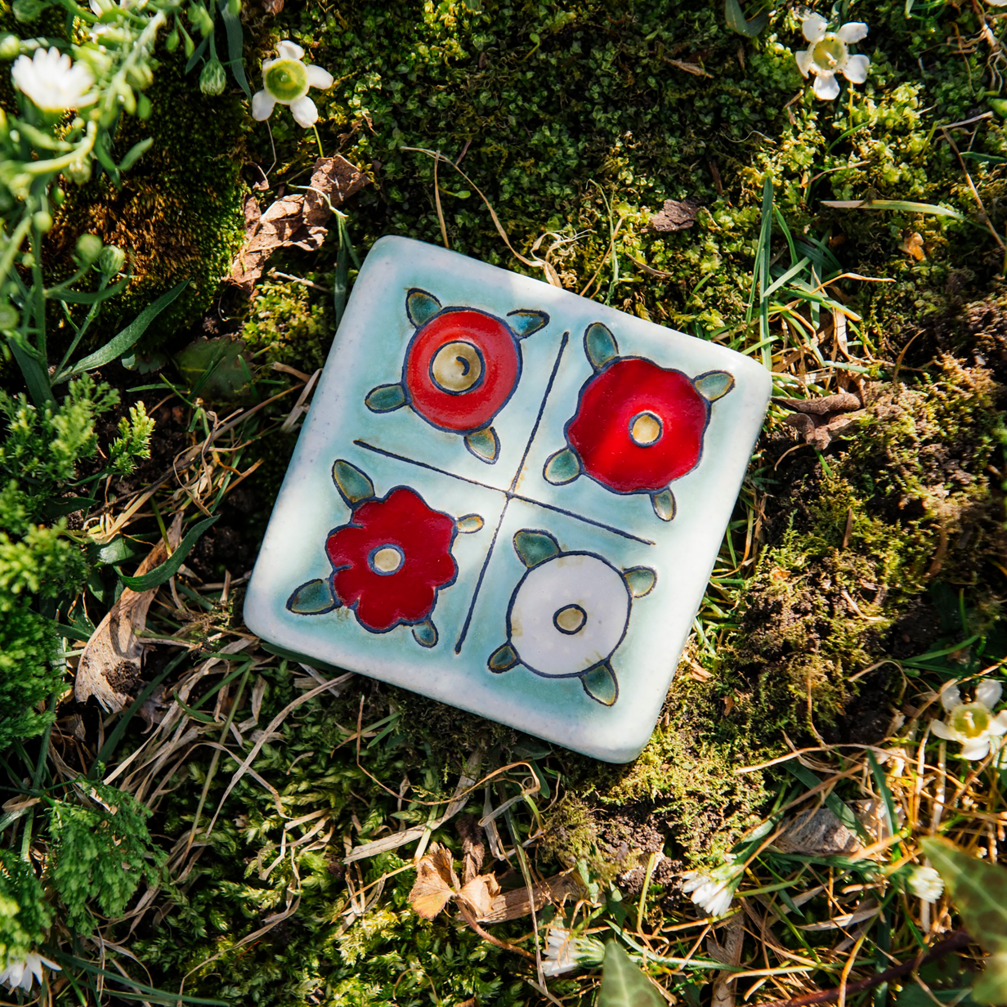 The background of the tile features a pale blue glaze.