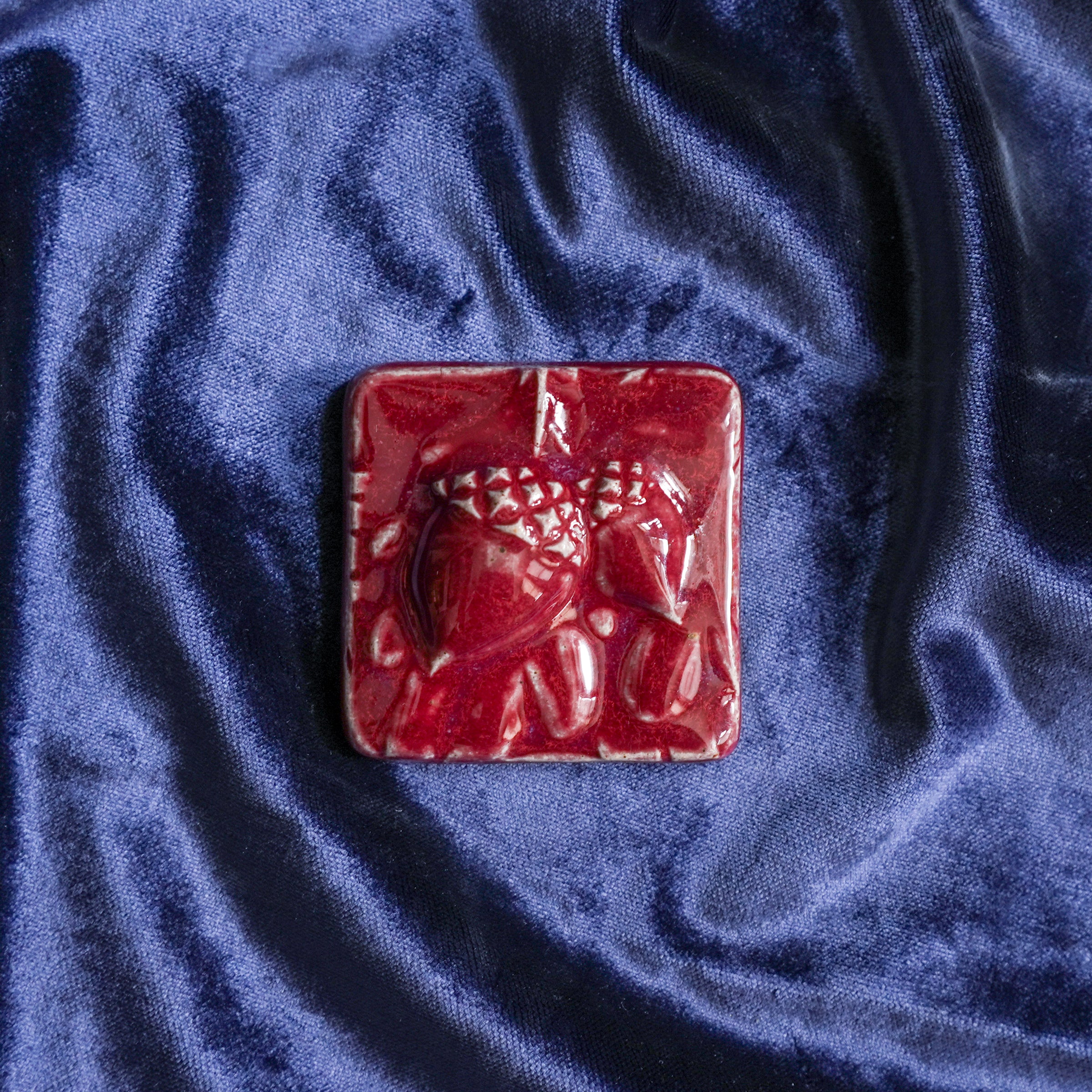 Acorn Tile | Winterberry