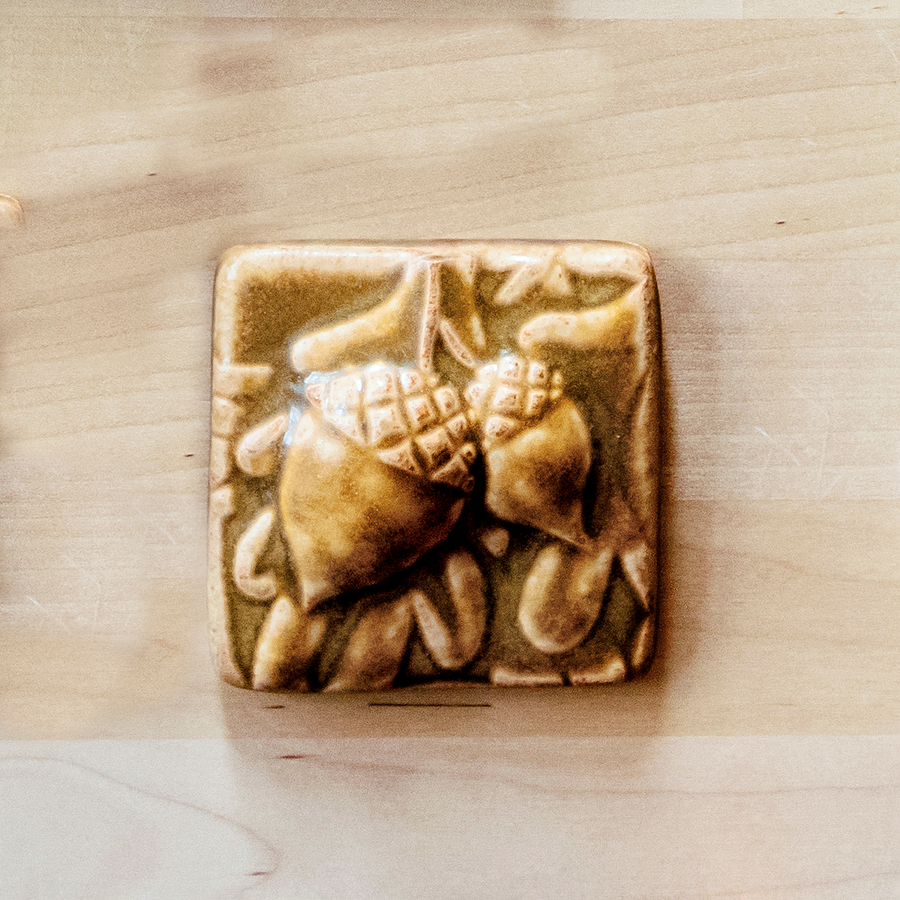 This 3x3 acorn tile is in the creamy light brown Wheat glaze option.