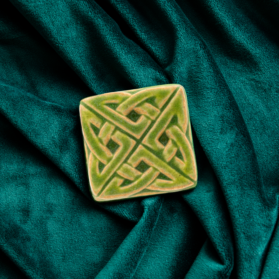 This Eternity Knot Tile features the matte bright light green Lime glaze.