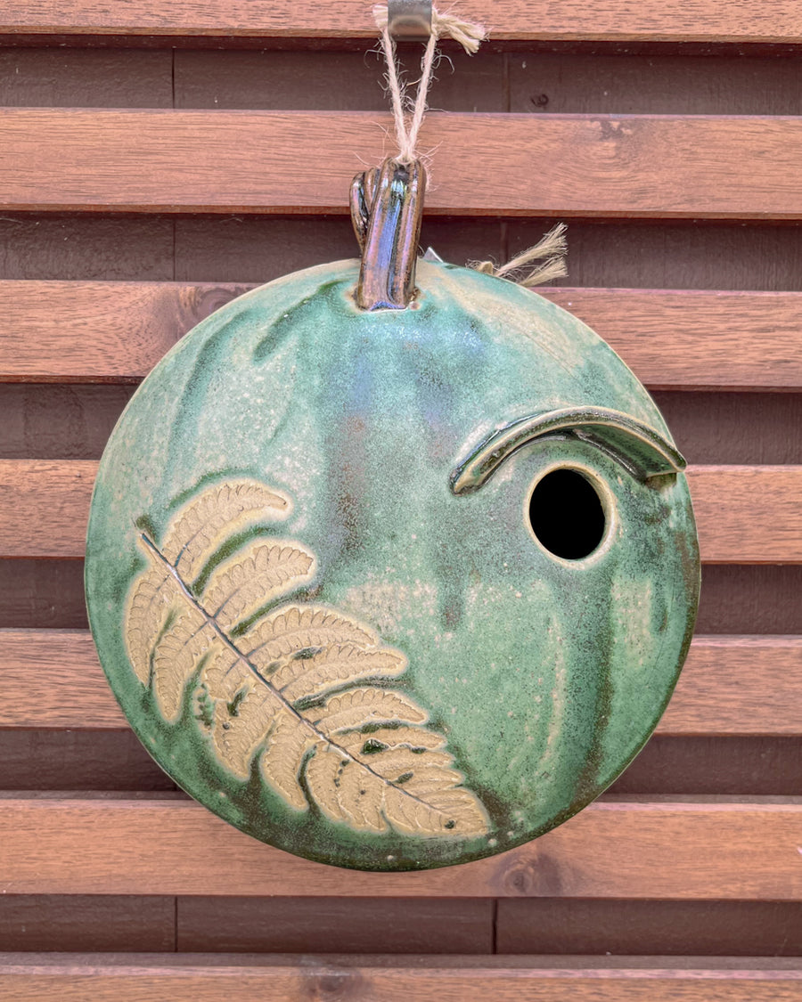 English | Fern Pod Bird House