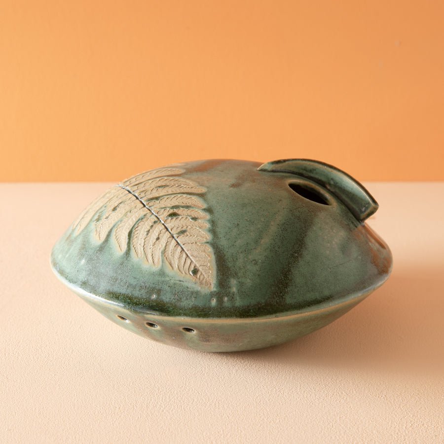 English | Fern Pod Bird House