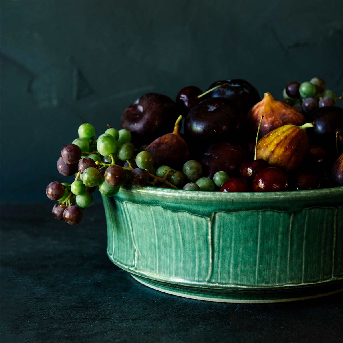 The Mod Bowl is a circular bowl with somewhat straight sides - similar to a casserole dish. There is a lip at the bottom that comes up to sides with just a small amount of curve. This Mod Bowl features the creamy white Birch glaze that has some brown speckling.