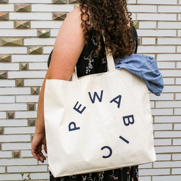 This tote has a deep blue colored logo.