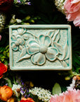 This tile is featuring the glossy pale blue Celadon glaze.