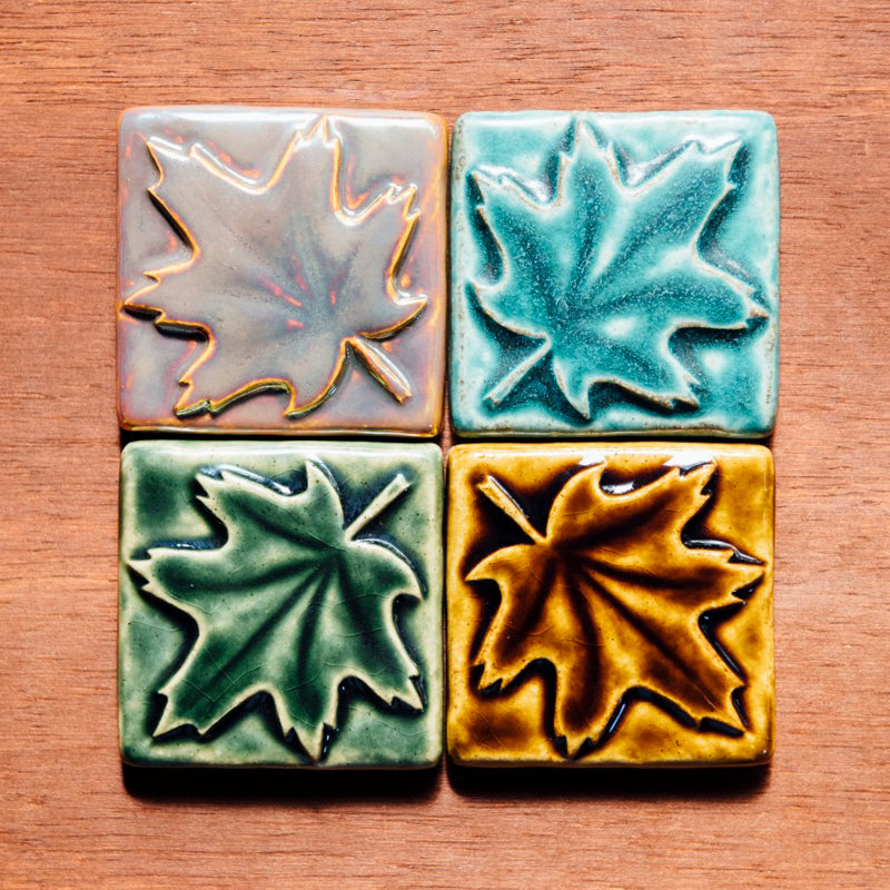 The four color options of the maple leave tile are positioned together with each leaf spreading in a different direction.