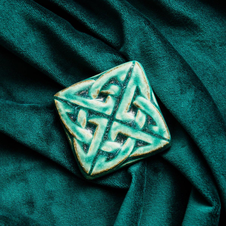 The 3 inch square Eternity Knot Tile includes the design of two oval shapes intertwined to create the Celtic Eternity knot.