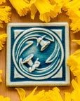 This Daffodil Tile features the medium blue Glacier Gloss glaze.