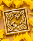 This Daffodil Tile features the deep golden Honey Gloss glaze.
