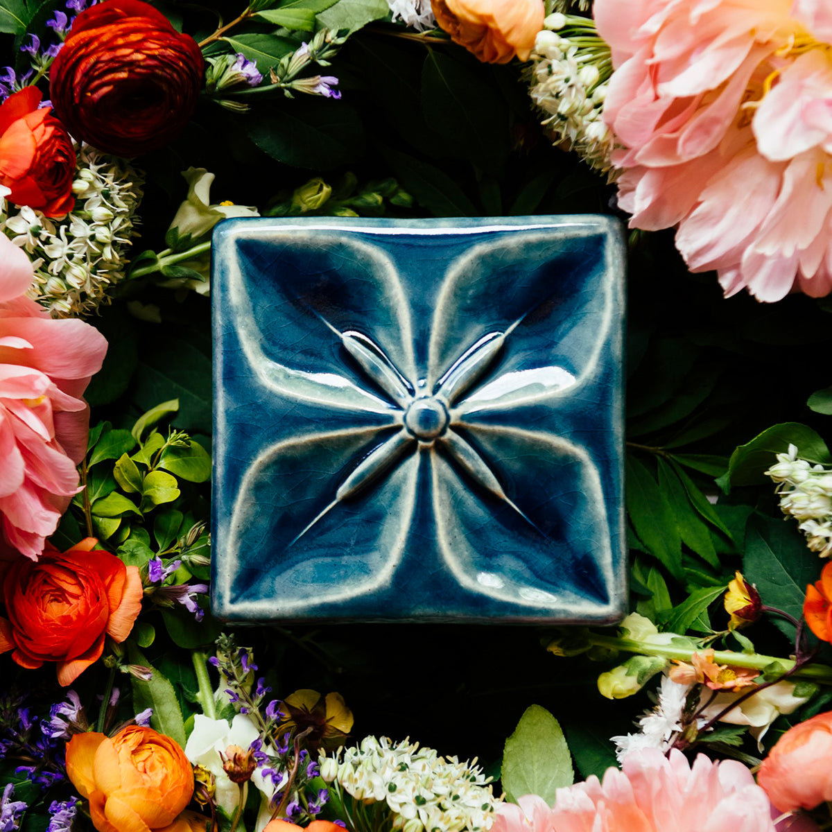 The glossy Ocean Flower Geo Tile.